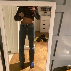 Jeans från weekday - Jeans i fint skick