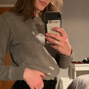 Polo Ralph lauren sweatshirt - Säljer denna Ralph lauren sweatshirt för 200 kr + frakt 📦❣️ Storlek Xs! Supermysig och väldigt bra skick!