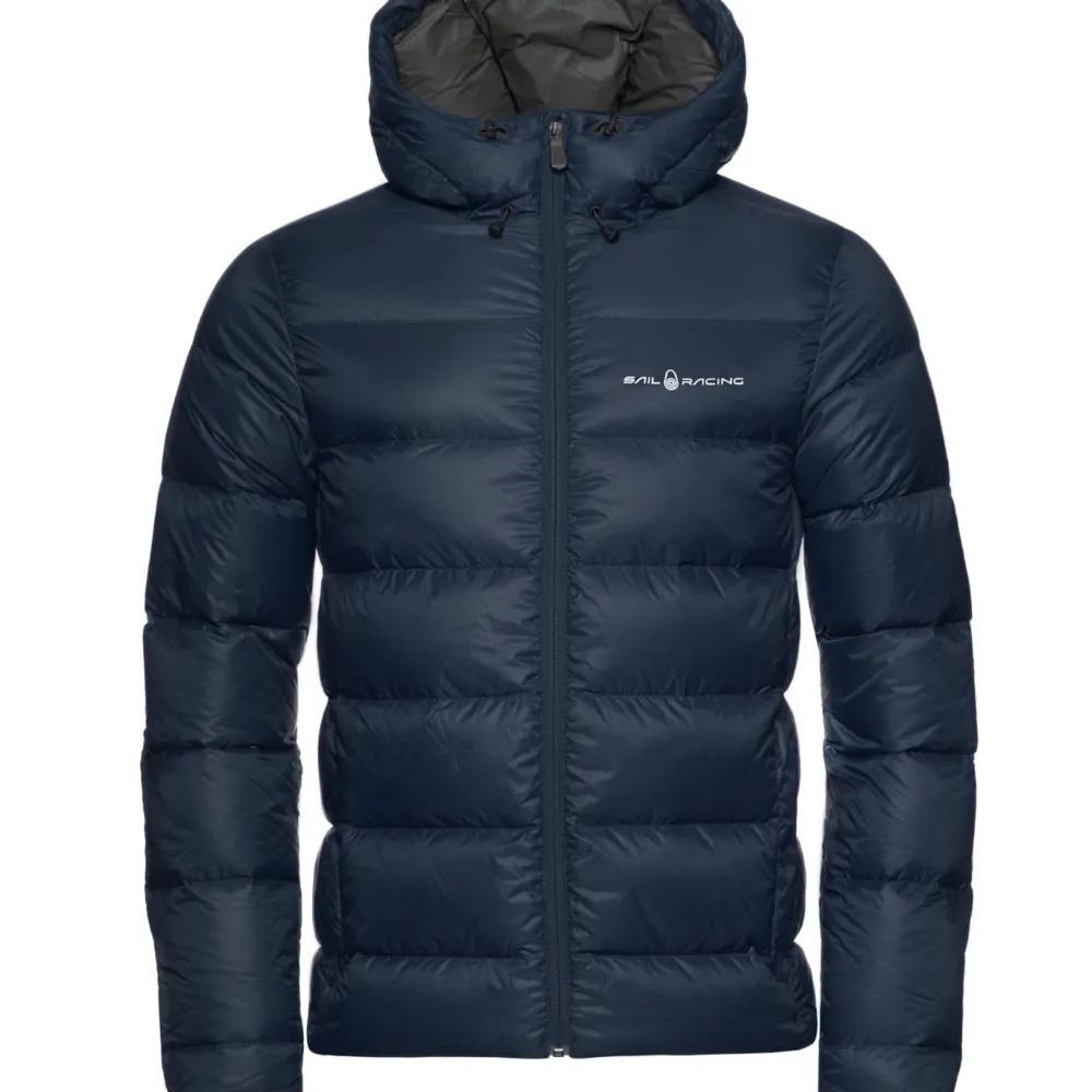 Säljer SAIL RACING M Gravity Down Jacket i färgen Navy. Storlek LARG. Köpt förra vintern och är i bra skick. Dm för frågor och bilder, obs! Bilder är från Sail Racings hemsida.. Jackor.