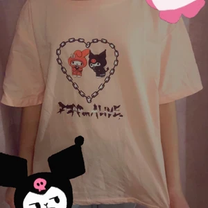 Rosa Sanrio tröja med my melody och kuromi - Den är en XXL men sitter som en M