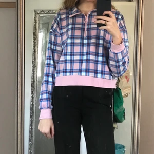 Zip-up tröja  - Snygg och unik zip-up tröja från Monki! ( Kan skickas, köpare står för frakten)