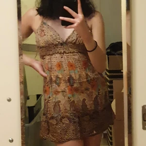 Brun klänning:) - En jättefin brun klänning som är bra för sommaren<3 , skriv privat om ni har fler frågor:) (buda privat❤️)