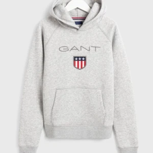 GANT hoodie - En äkta gant hoodie i bra skick. Är i den manliga modellen och storlek 170 vilket motsvarar runt xxs-xs. Passar mig som är xs/s bra. Köpt för 800kr.