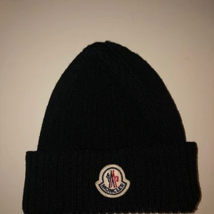 Moncler - Säljer moncler mössa perfekt till kalla vintern