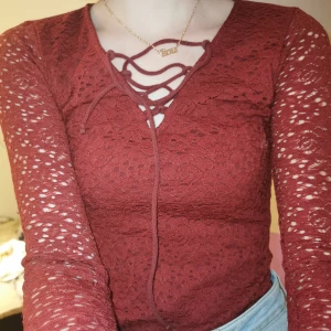 Tröja från Hollister - Vinröd tröja från Hollister storlek XS. Kan skickas men finns i Malmö🦋