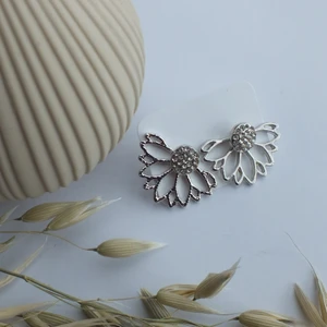 Silver örhängen - Superfina örhängen❄️ Finns ett antal och ör helt oanvända❄️ Hör av dig vid intresse❄️