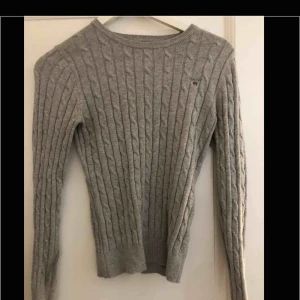  - Jättefin Gant tröja som är köpt på Johnells! Använd men är i jätte fint skick! Storlek XXS men den har väldigt mycket stretch så passar XS också och jag som har S kan också ha den! Pris kan diskuteras💕 köpte för 1300kr💕