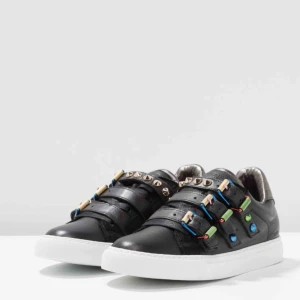  - As snygga zadig Voltaire skor med nitar i olika färger💕 köpt från Zalando för 2200kr för cirka ett halvår sedan knappt använda så de är som nya. Möts endast upp elr så står köpare för frakt på dessa🖤