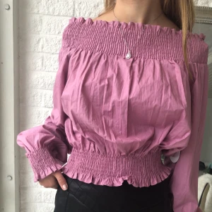  - Blus från Na-kd Frakt 40 kr