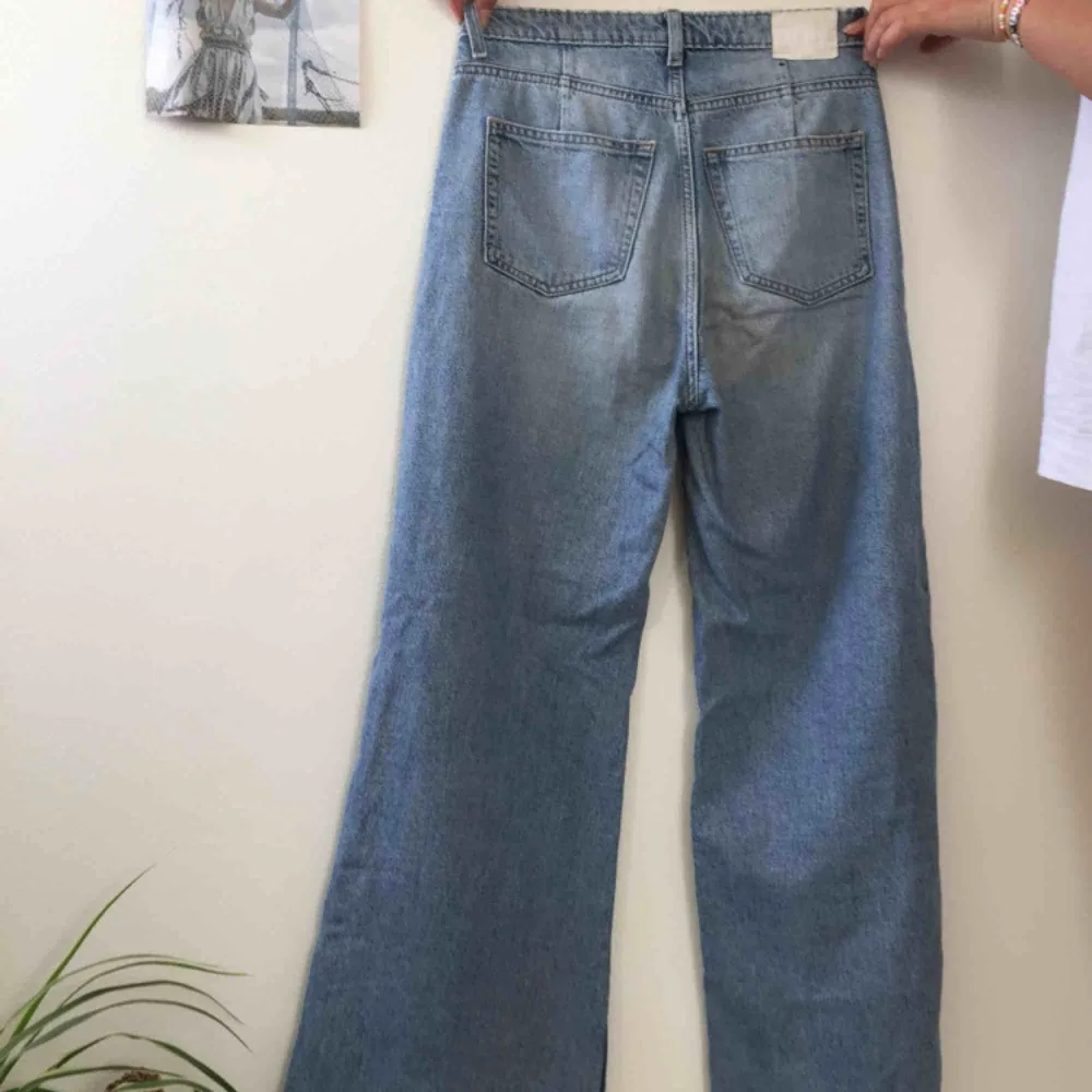 Blåa vida jeans. Köpta på weekday för 500, i modellen Ace. Jeans & Byxor.