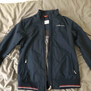  - Sail racing jacka, helt ny, strl: large men sitter som medium