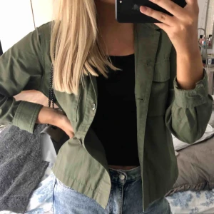  - Snygg grön jacka från Uniqlo. Väldigt fint skick