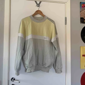  - Super skön sweatshirt från adidas men är köpt på humana
