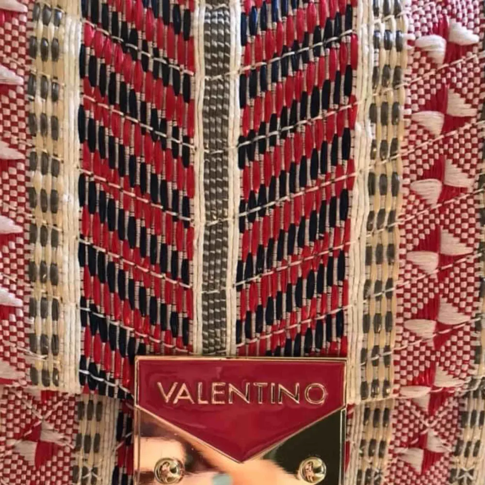 Rymlig väska från valentino! Väldigt bra skick!. Accessoarer.