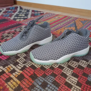  - Nike Jordan, använda under två tillfällen men jätte fint skick 