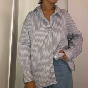  - Oversized skjorta från H&M. Jag bär vanligtvis en S för jämförelse!
