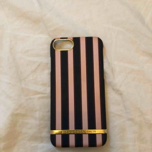  - Fint richmond & finch skal som passar för iphone 7 💓