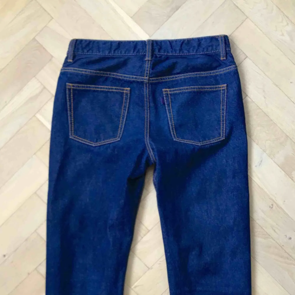 Eytys Cypress Raw jeans Storlek 30 Jättebra skick - färgen har fadeat på vissa ställen från normal användning.  Jag kan skicka fler bilder eller mått om det önskas + 63kr frakt. Jeans & Byxor.