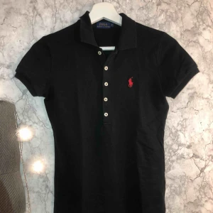  - Pike tröja från ralph lauren! (passar även S) Knappt använd 💕 Orginal pris: 995kr. Möts upp i Linköping annars står köparen för frakt! 