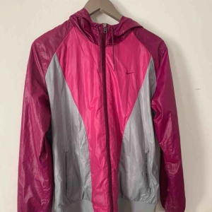  - XL men sitter som L, vintage nikejacka