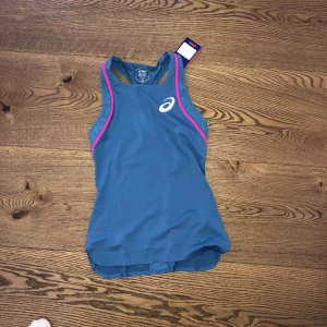  - Oanvänd asics linne, slim fit 