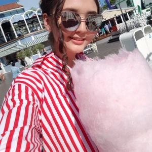  - Used only once at the time when picture was taken. In a perfect condition. Original price was 300 kr. My price is 100 kr. Perfect deal😊    