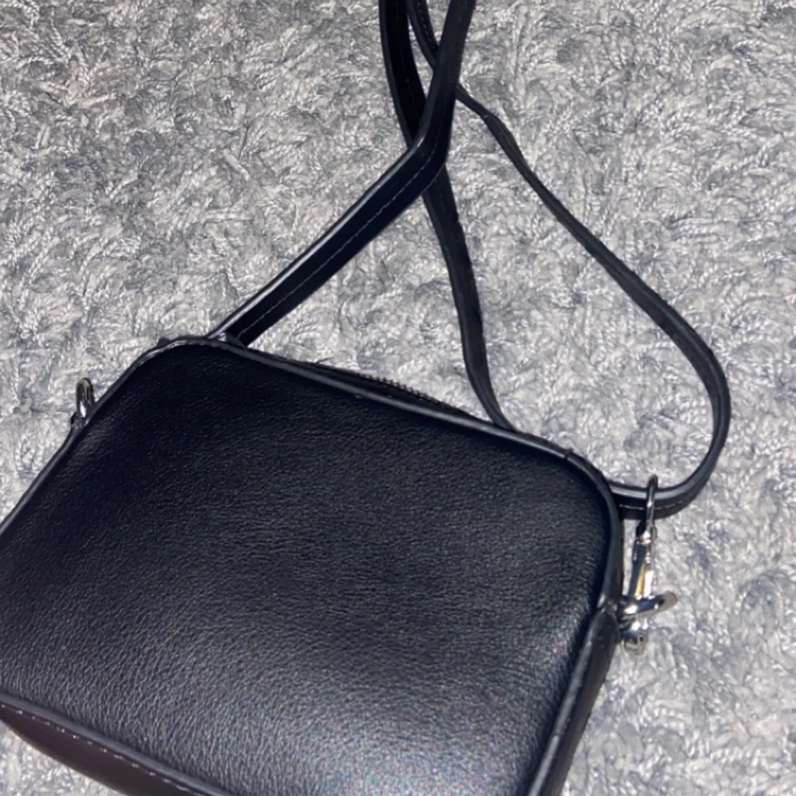 Väska med nitar - 90