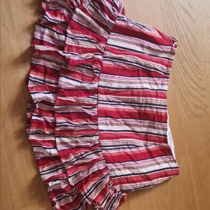 Fin kjol från shein - Kjol från shein strl L men skulle säga M. Frakt tillkommer🥰