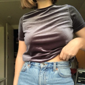 Velour tröja - Velour tröja i XS men skulle säga att den passar XS-M💗 