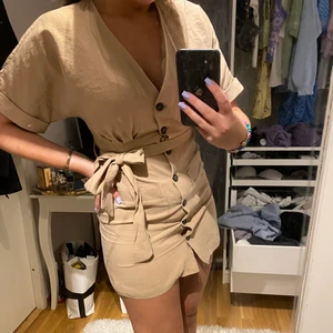 Beige skjort klänning  - Fin skjortklänning från ZARA 