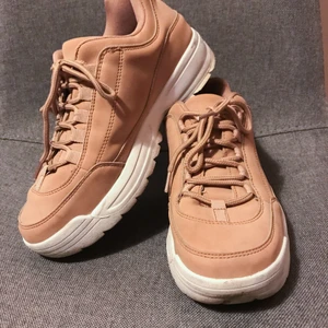 Rosa sneakers - Söta rosa sneakers som tyvärr inte kommit till så mycket användning :( storlek 39