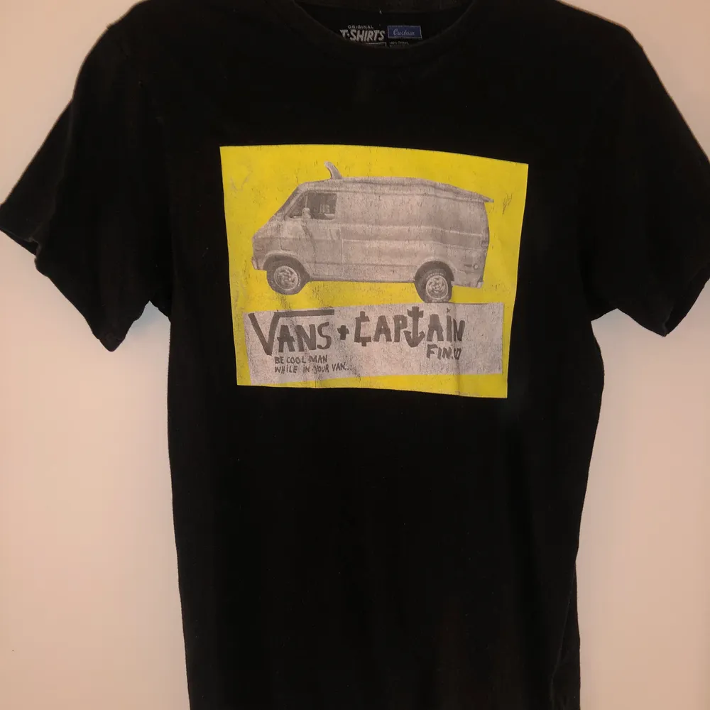 Assnygg tshirt från Vans med gult tryck i fram 🤍 Storlek S! Pris kan alltid diskuteras!! 🤍. T-shirts.