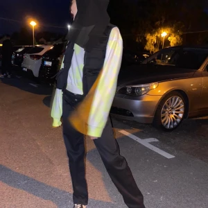 grön vit tröja  - säljer den grönvita tröjan jätte fin passar nästan allt men kommer tyvärr inte till användning skriv privat för mer information 