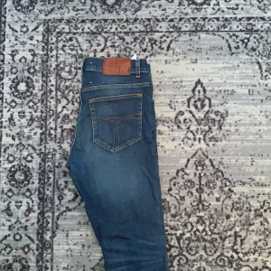Tiger of Sweden Jeans - Hyfsat tight passform. Väldigt sällan använda, legat i garderoben ett bra tag. ⚡️
