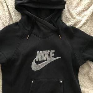 Nike hoodie. Köpt i USA. Storlek M. Säljs för 170 med frakt