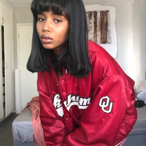 College jacka  - Röd collegejacka köpt på second hand 🥰❤️