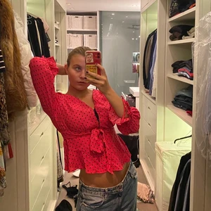 Rosa blus - Så fin men kommer inte till användning tyvärr. Möts upp i Stockholm, köpare står för frakten!🌈✨