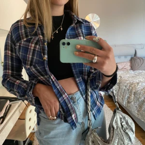 Rutig skjorta - Rutig skjorta från Primark, sparsamt använd så fint skick.