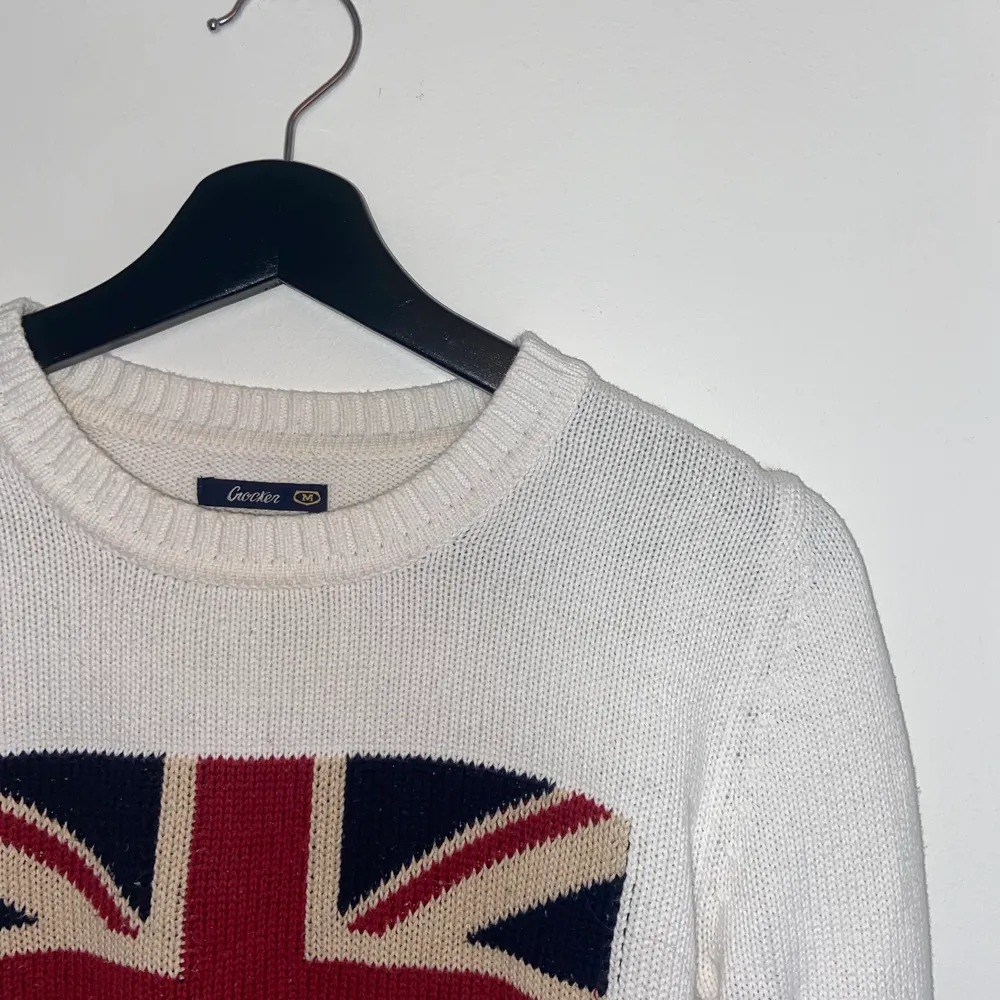 Skön stickad tröja från crocker, säljer då den inte kommer till användning längre. Frakt tillkommer🦋🦋. Tröjor & Koftor.