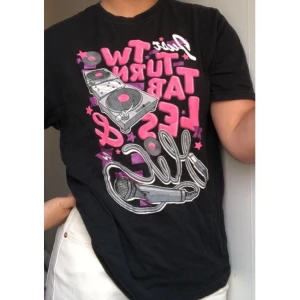 Oversized tröja - Cool t-shirt med tryck, står att den är i strl S men skulle mer säga M😙 jättebra skick 