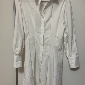 Skjortklänning från Gina Tricot strl 36 - Använd en gång, köparen står för frakten 