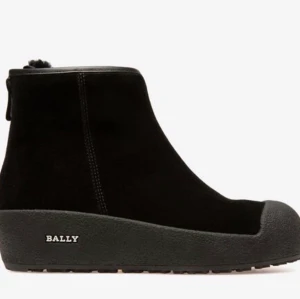 Ballykänga storlek 40 - Varm och skön klassisk sko från Bally. 