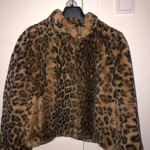  Leopard 🐆 Pälsjacka från Zara - Pälsjacka 