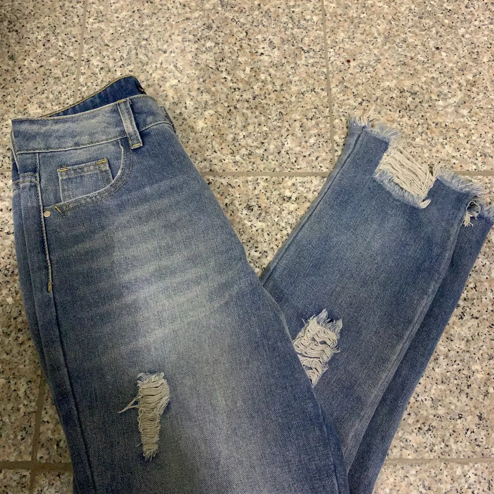 Ett par byxor från bohoo som jag har använt Max två gånger. Det är en 34 men skulle säga att den passar mer en 36. Köparen står för frakt . Jeans & Byxor.