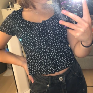 Söt topp💕 - Söt topp/t-shirt från newyorker som inte kommer till användning. Använd max 2 ggr så väldigt ny💕