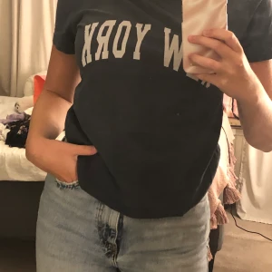 Brandy & Mellvile t-shirt -  Kort o lös 