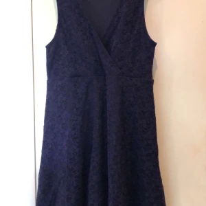 Festklänning - En väldigt fin klänning ifrån bubbelroom som passar perfekt till fest! Bara använd en gång på en student fest! Frakt 50kr 