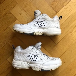 Sneakers - New Balance - stl 39 - Fina skor från New Balance i bra skick. Stl 39 och sparsamt använda. 
