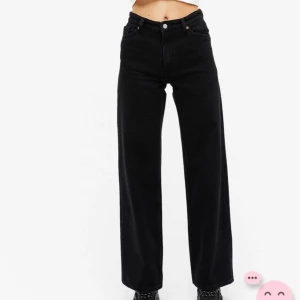 Yoko jeans - Populära jeans från monki. Använda ett fåtal gånger, bilderna är lånade skriv för bilder. Priset kan diskuteras!