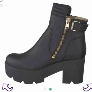 Johnny bulls boots - Säljer dessa boots pga för liten storlek, använda 1 kväll 💕💕äkta